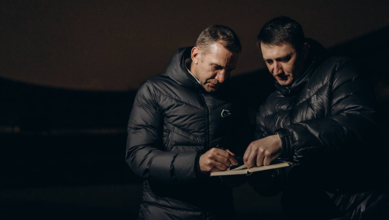 Andriy Shevchenko Personally Handed Over Autographed Bracelets to the Monobank Raffle Winners
